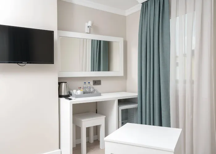 Bay Nihat Lale فندق *