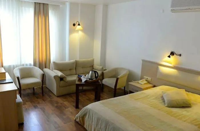 Bay Nihat Lale فندق *